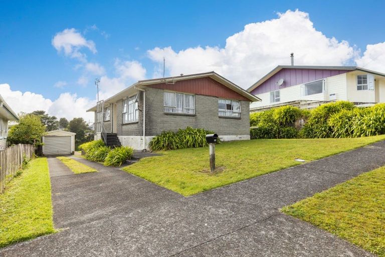 Photo of property in 32 Endeavour Street, Marfell, New Plymouth, 4310