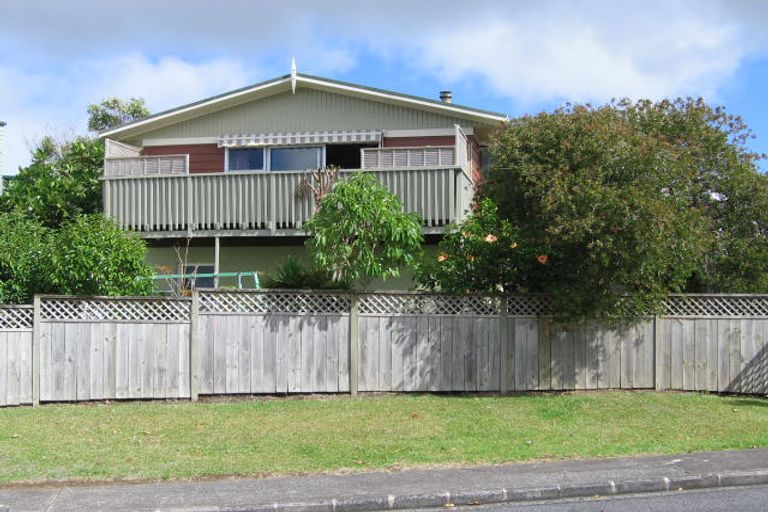 Photo of property in 40 Spence Road, Henderson, Auckland, 0612