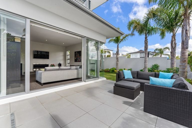 Photo of property in 2a Mirwill Road, Rothesay Bay, Auckland, 0630