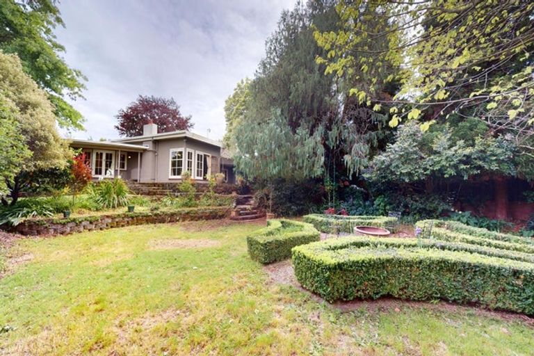 Photo of property in 19 Jensen Street, Hokowhitu, Palmerston North, 4410