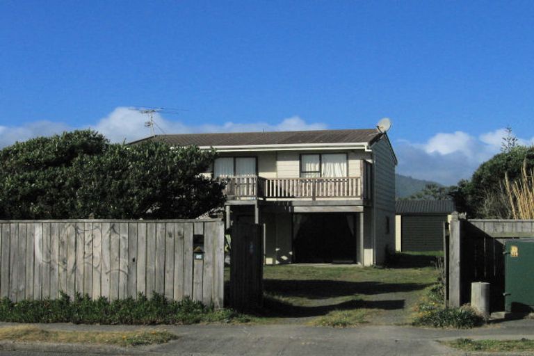 Photo of property in 104 Field Way, Waikanae Beach, Waikanae, 5036