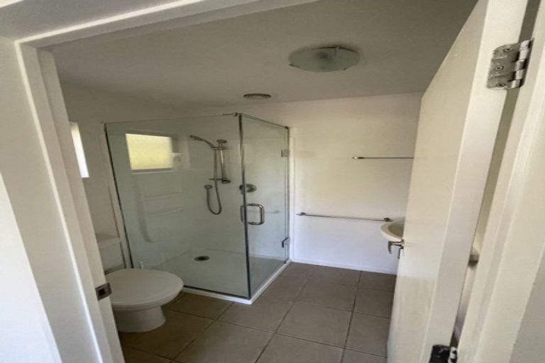 Photo of property in 941a East Coast Road, Torbay, Auckland, 0630