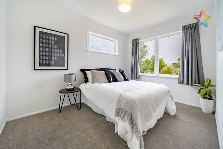 Photo of property in 64 Oakleigh Street, Maungaraki, Lower Hutt, 5010