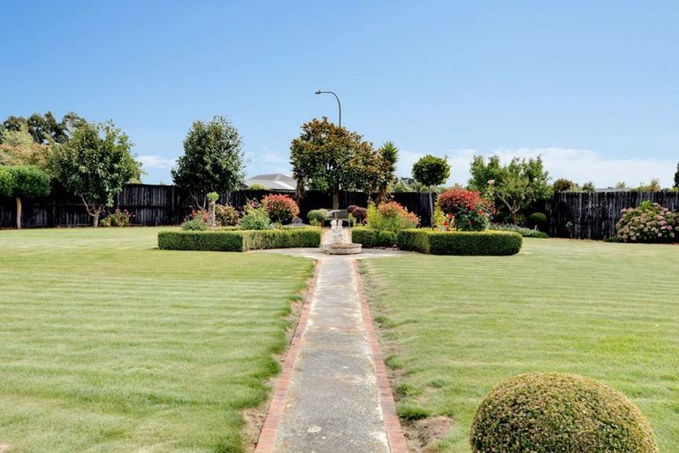 Photo of property in 15 Riverside Way, Amberley, 7410