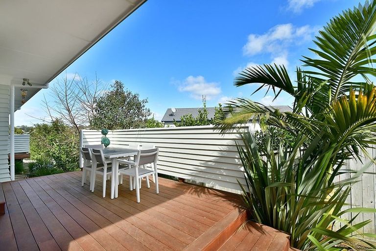 Photo of property in 2 Carento Way, Stanmore Bay, Whangaparaoa, 0932