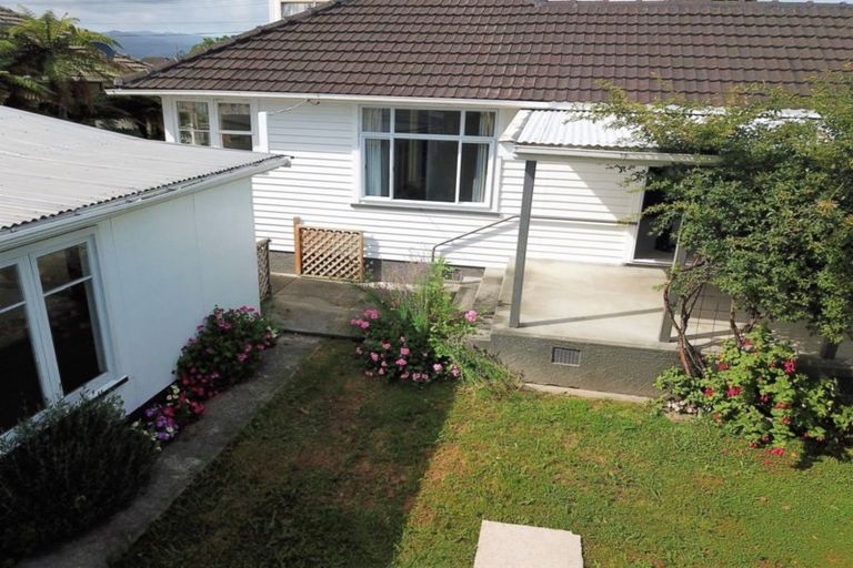 Photo of property in 27 Saint Annes Street, Levin, 5510