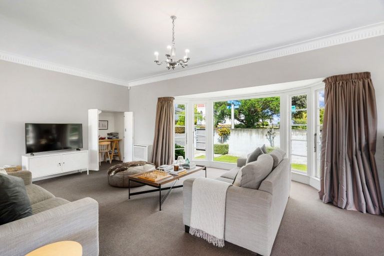 Photo of property in 63 Napier Terrace, Hospital Hill, Napier, 4110