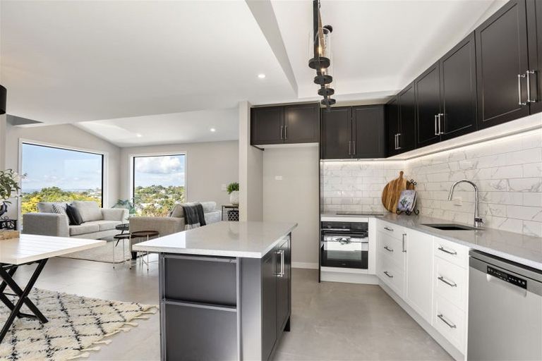 Photo of property in 5b Reynolds Place, Torbay, Auckland, 0630