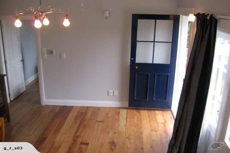 Photo of property in 30 Sutherland Crescent, Melrose, Wellington, 6023