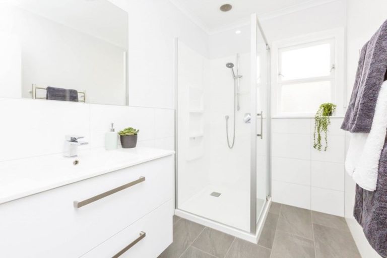 Photo of property in 68 Oakleigh Street, Maungaraki, Lower Hutt, 5010