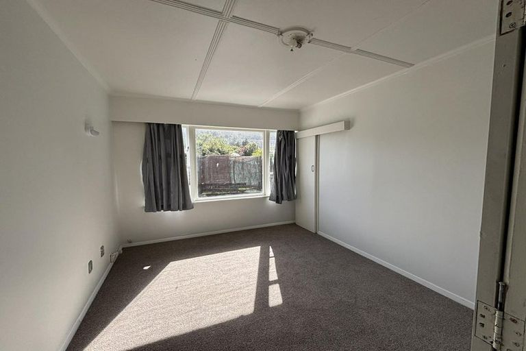 Photo of property in 3b Kopara Grove, Stokes Valley, Lower Hutt, 5019