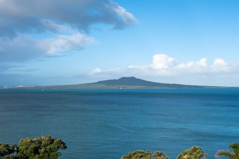 Photo of property in 3/245 Hurstmere Road, Takapuna, Auckland, 0622