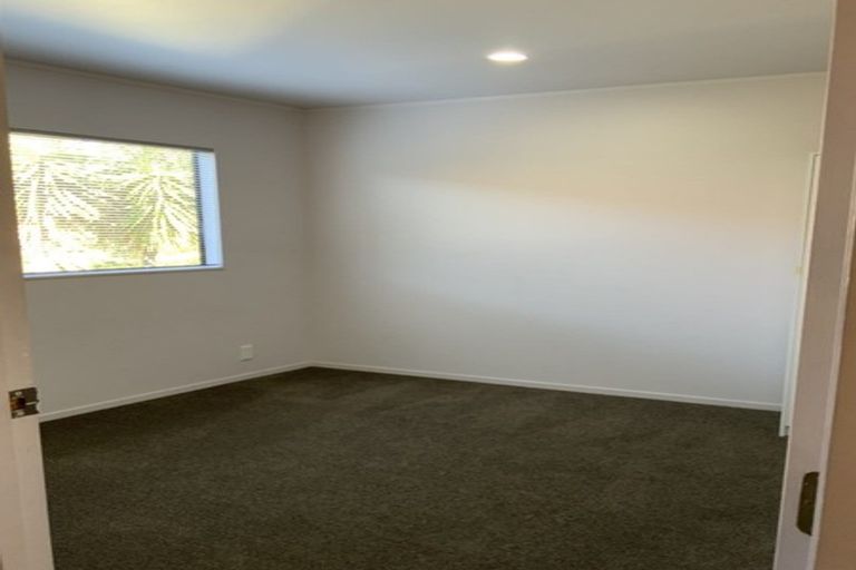 Photo of property in 11 Longview Rise, Massey, Auckland, 0614
