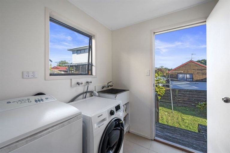 Photo of property in 3/43-53 Chivalry Road, Glenfield, Auckland, 0629