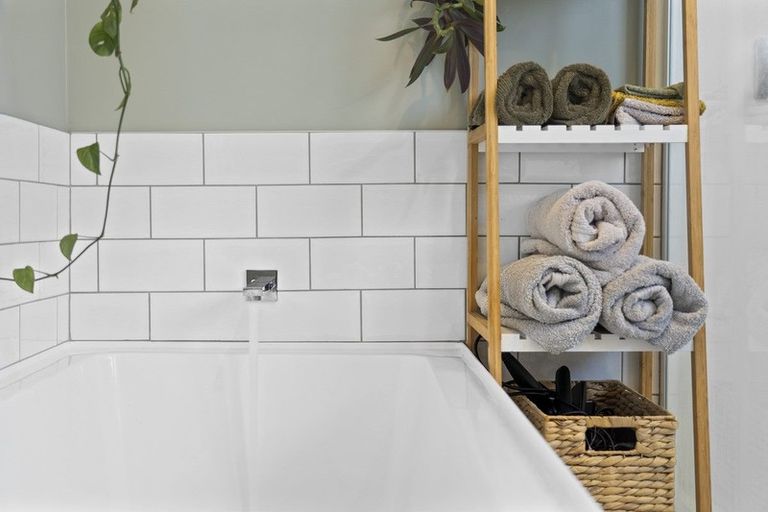 Photo of property in 279 Shakespeare Street, Leamington, Cambridge, 3432