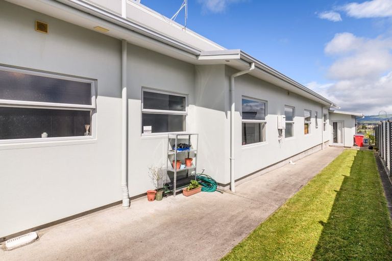 Photo of property in 1 Tennyson Avenue, Kelvin Grove, Palmerston North, 4414