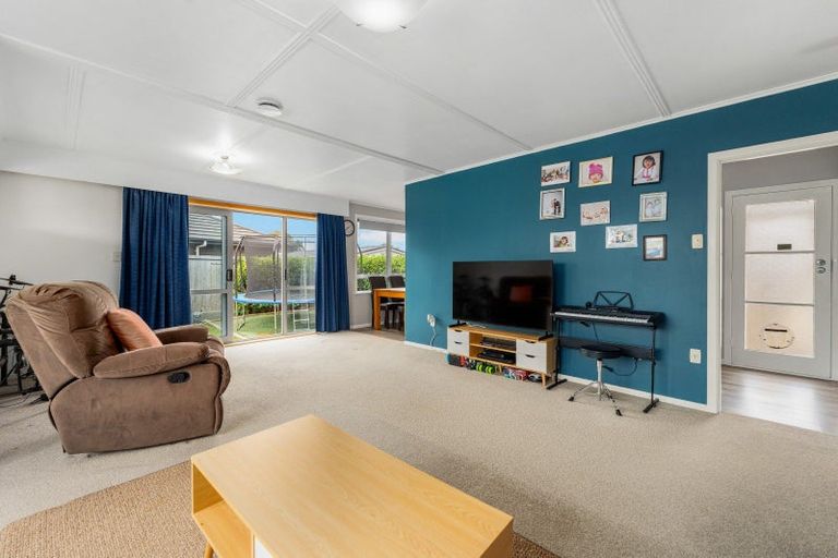 Photo of property in 11a Fox Place, Cloverlea, Palmerston North, 4412