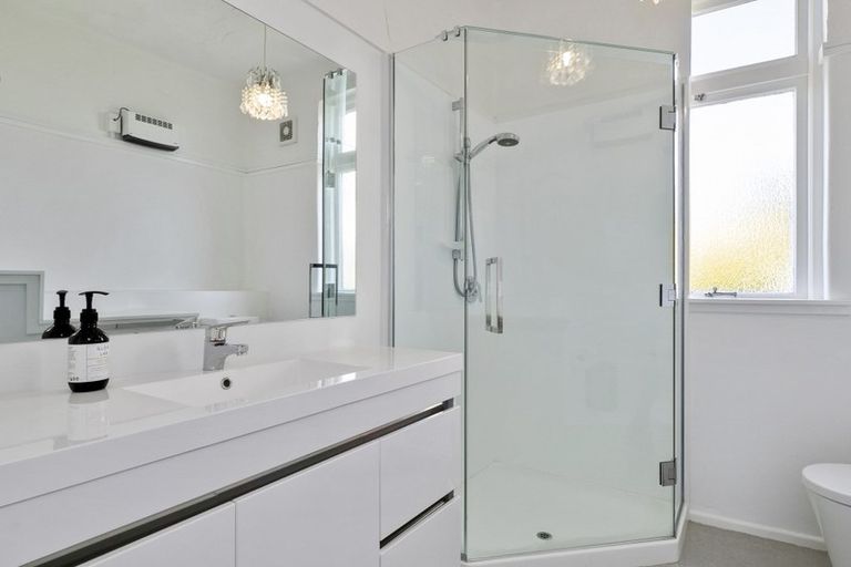 Photo of property in 104 Cliffs Road, Saint Clair, Dunedin, 9012