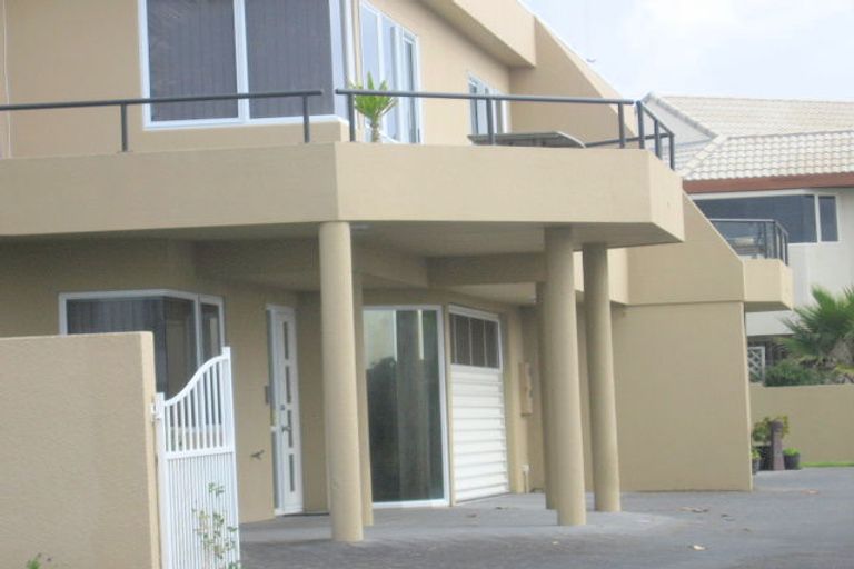 Photo of property in 9 Surf Road, Mount Maunganui, 3116