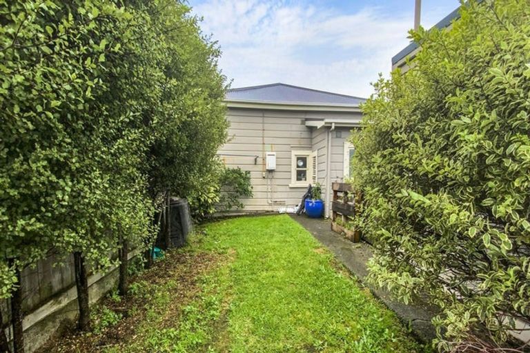 Photo of property in 37 Chilka Street, Berhampore, Wellington, 6023