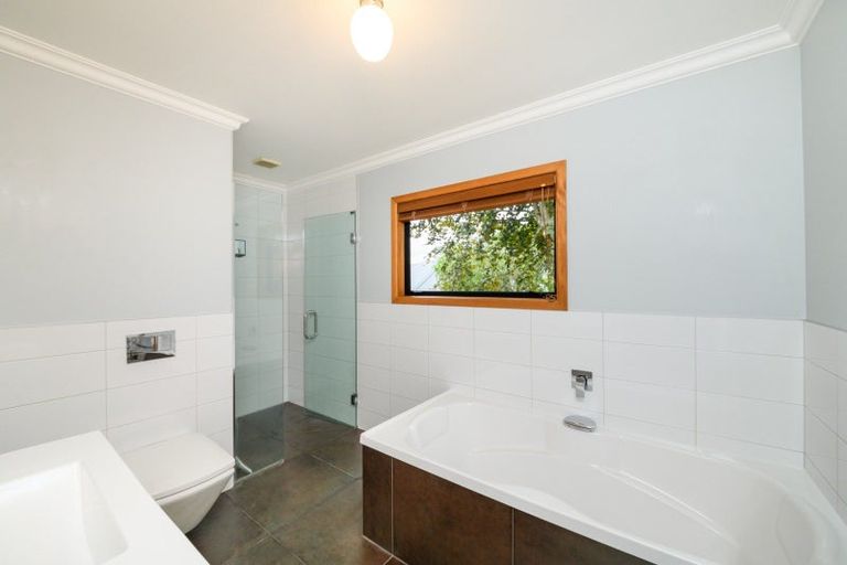 Photo of property in 9 Awatea Terrace, Hokowhitu, Palmerston North, 4410