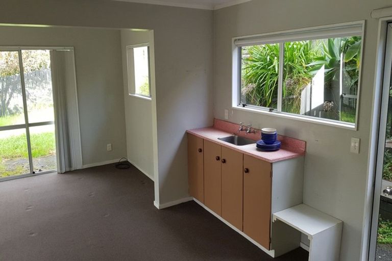 Photo of property in 23 Trias Road, Totara Vale, Auckland, 0629