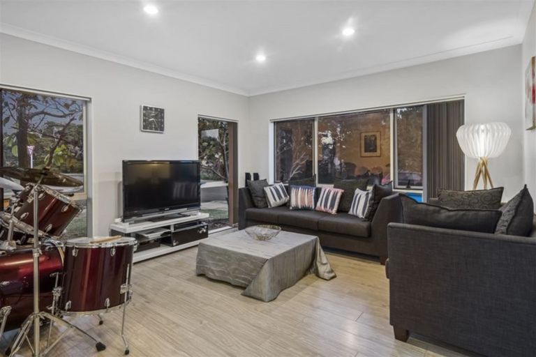 Photo of property in 2 Stamford Crescent, Flat Bush, Auckland, 2019