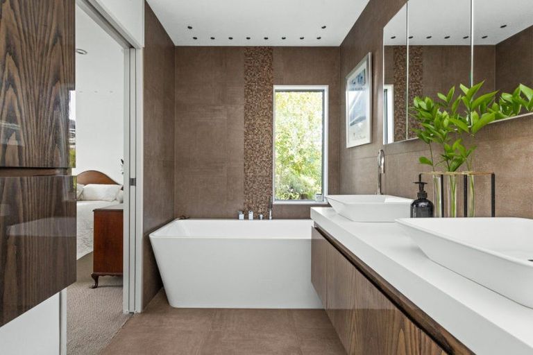 Photo of property in 46 Hikanui Drive, Havelock North, 4130