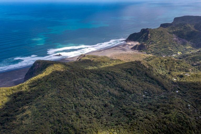 Photo of property in 22 Waikarekare Lane, Karekare, Auckland, 0772