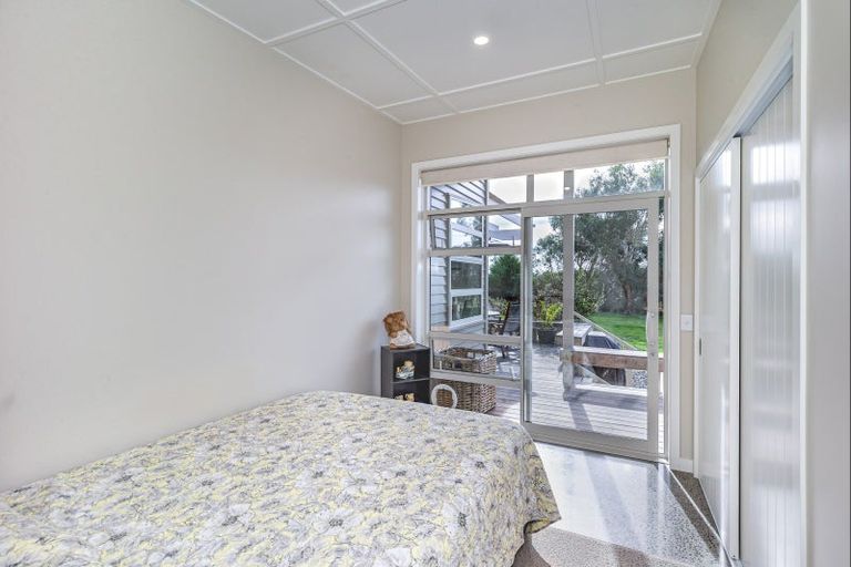 Photo of property in 3 Takapu Road, Manakau, Levin, 5573