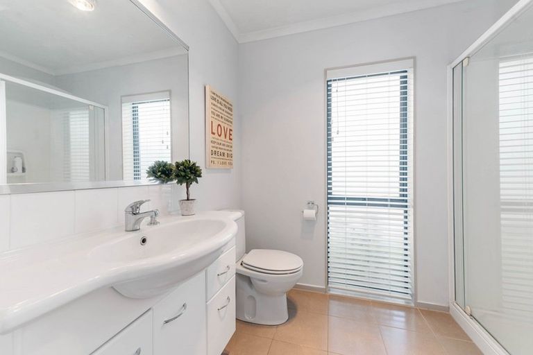 Photo of property in 17 Great Road West, Matipo Heights, Rotorua, 3015