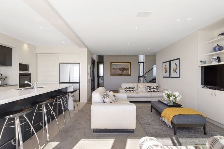 Photo of property in 23a Glendevere Terrace, Redcliffs, Christchurch, 8081