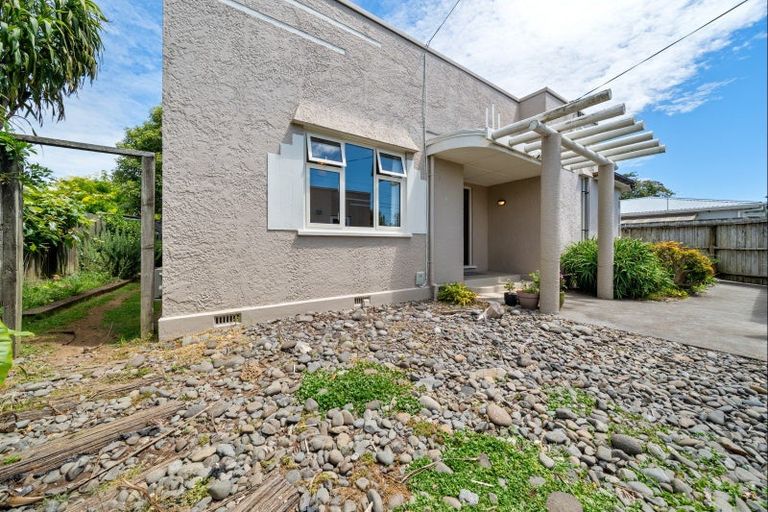 Photo of property in 180 Brooklands Road, Vogeltown, New Plymouth, 4310