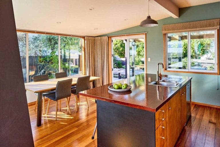 Photo of property in 42 Pukatea Street, Eastbourne, Lower Hutt, 5013