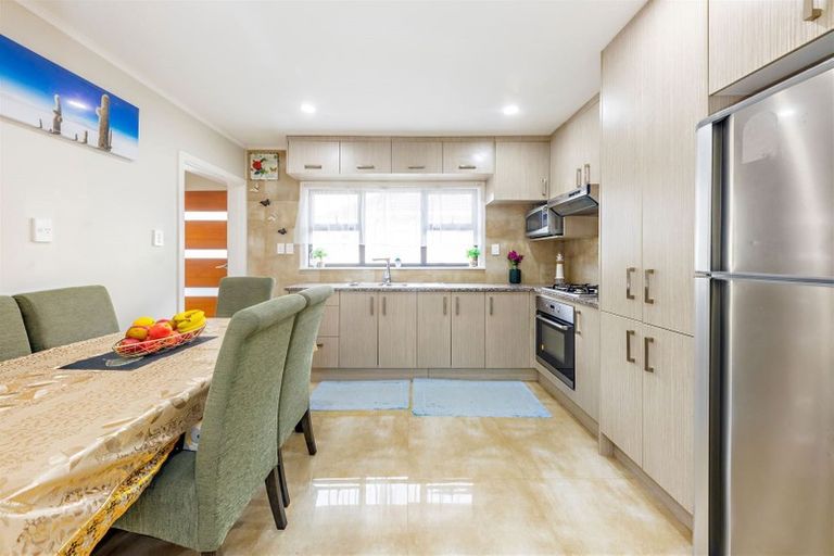 Photo of property in 5 Lloyd Avenue, Papatoetoe, Auckland, 2025