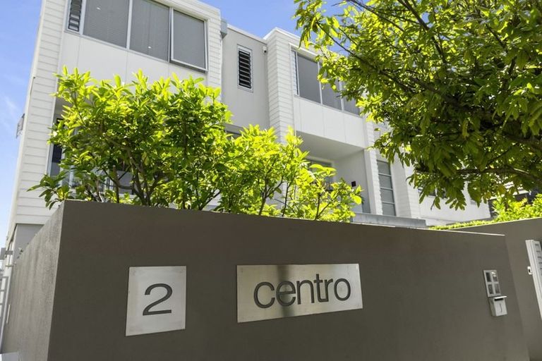 Photo of property in 2/4 Campbell Road, Takapuna, Auckland, 0622