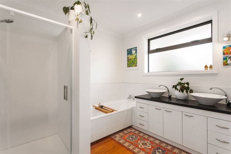 Photo of property in 138a Dyers Pass Road, Cashmere, Christchurch, 8022