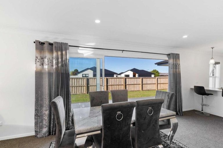 Photo of property in 8 Clonbunny Close, Rolleston, 7614