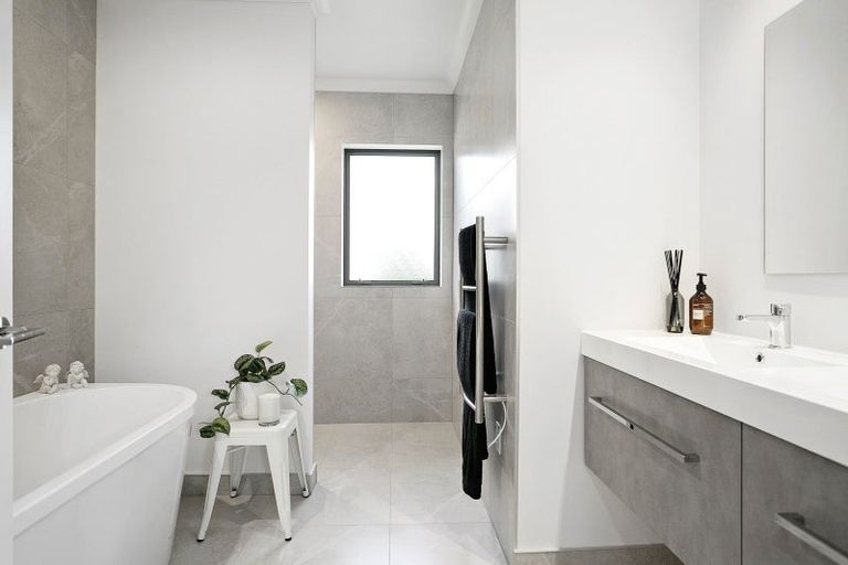 Photo of property in 18 Mike Smith Drive, Cambridge, 3434