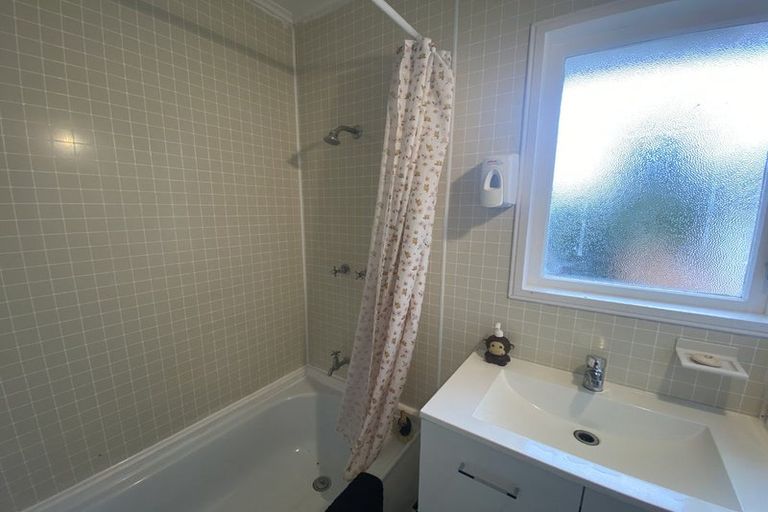 Photo of property in 43 Blease Street, New Lynn, Auckland, 0600