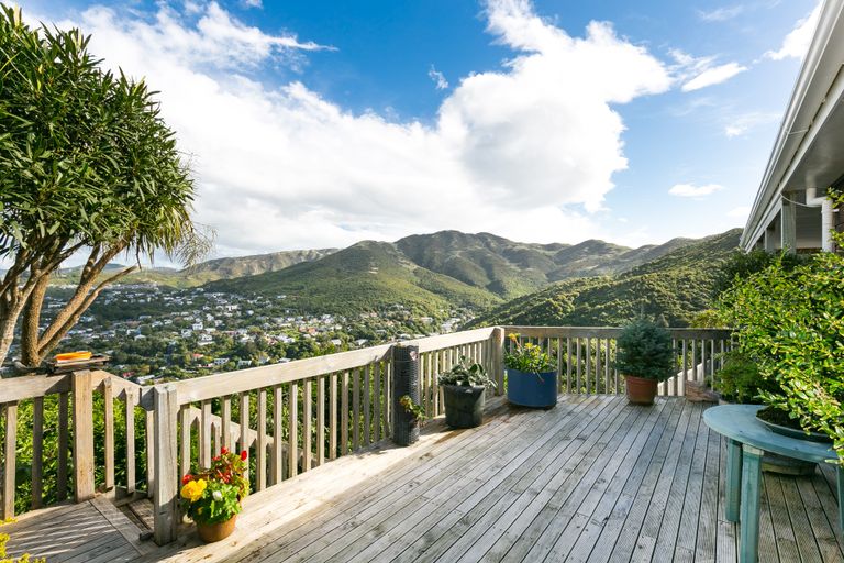 Photo of property in 9 Kapil Grove, Khandallah, Wellington, 6035