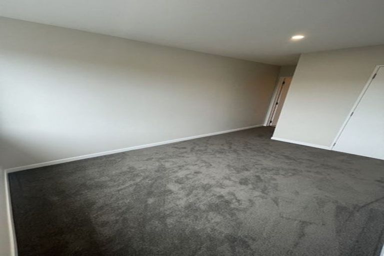 Photo of property in 2/58 Te Atatu Road, Te Atatu South, Auckland, 0610