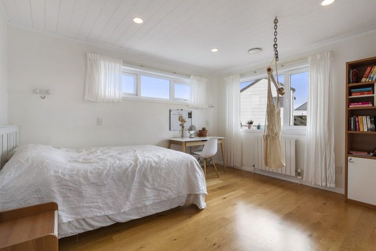 Photo of property in 22 Gwenand Place, Botany Downs, Auckland, 2010