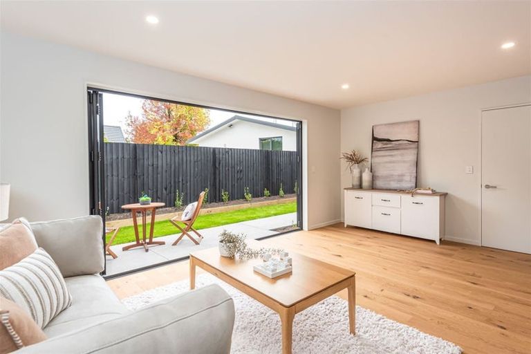 Photo of property in 2/117 Hills Road, Edgeware, Christchurch, 8013