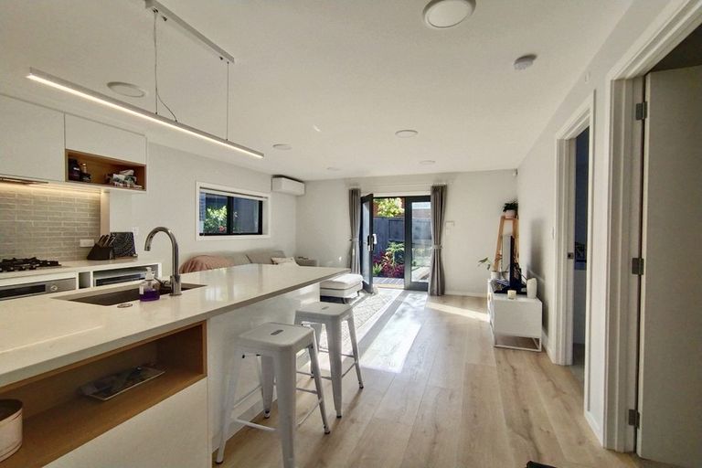 Photo of property in 24a Lyons Avenue, Murrays Bay, Auckland, 0630