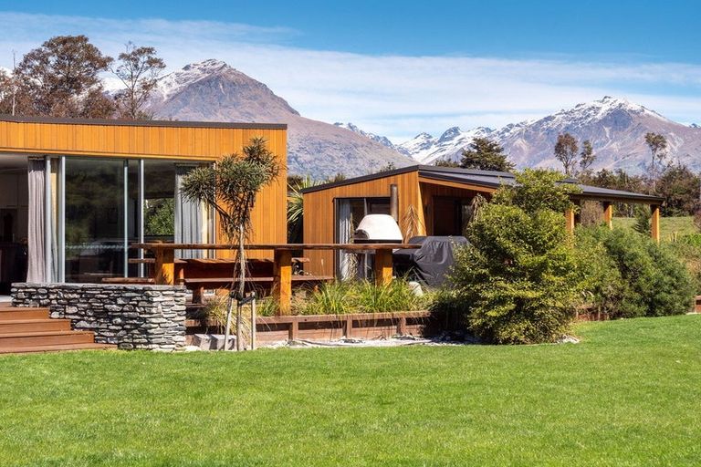 Photo of property in 46 Tui Drive, Mount Creighton, Queenstown, 9371