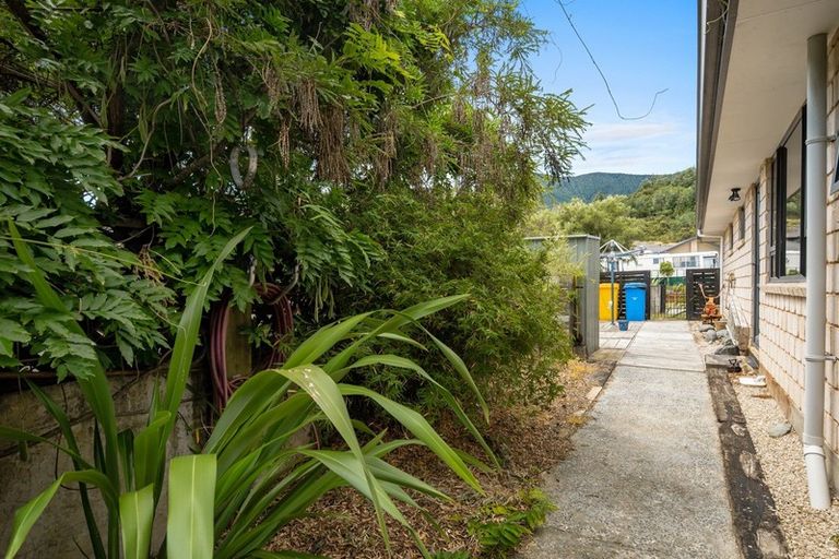Photo of property in 12 Weka Place, Picton, 7220