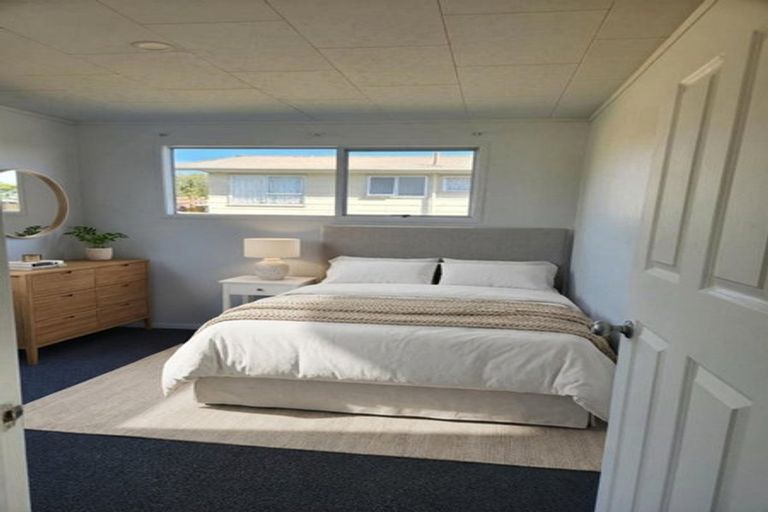 Photo of property in 18 Foyle Place, Glendene, Auckland, 0602