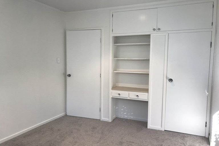 Photo of property in 27 Peter Terrace, Castor Bay, Auckland, 0620