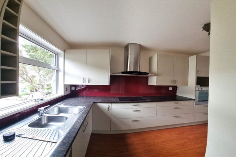 Photo of property in 11 Lawson Place, Mount Victoria, Wellington, 6011